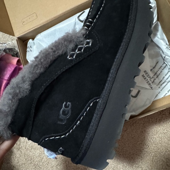 Ugg Ansley parc womens, Use only one time look like new. - Picture 7 of 11